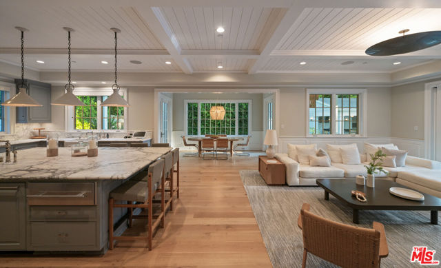 491 N Tigertail Road, Los Angeles CA: https://media.crmls.org/mediaz/de82ad98-690f-445b-b516-af2d008b6b30.jpg