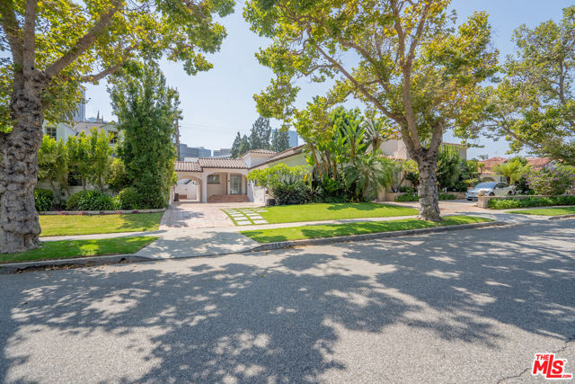 321 S Linden Drive, Beverly Hills CA: https://media.crmls.org/mediaz/de82f20b-f8ec-439e-9da5-0e1c46b52f92.jpg