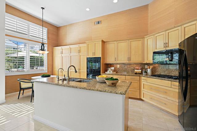 6039 Malea Way, Oceanside CA: https://media.crmls.org/mediaz/de82f218-ca59-49ba-bf1d-db21fe5e8d8d.jpg