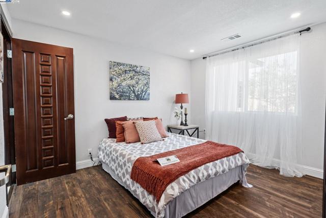 4189 Ogden Dr, Fremont CA: https://media.crmls.org/mediaz/de8346d7-8b31-411d-9769-0b47ee2c17d8.jpg