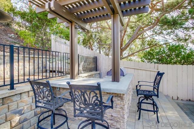 13647 Paseo Cardiel, San Diego CA: https://media.crmls.org/mediaz/de8366ab-53fc-4709-8048-915720f1ccf3.jpg