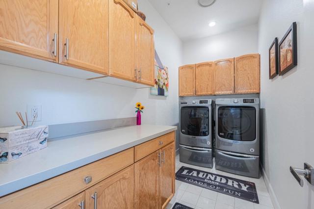 25552 Meadowview Circle, Salinas CA: https://media.crmls.org/mediaz/de83b1fe-1966-487d-85af-6f5714d0016b.jpg