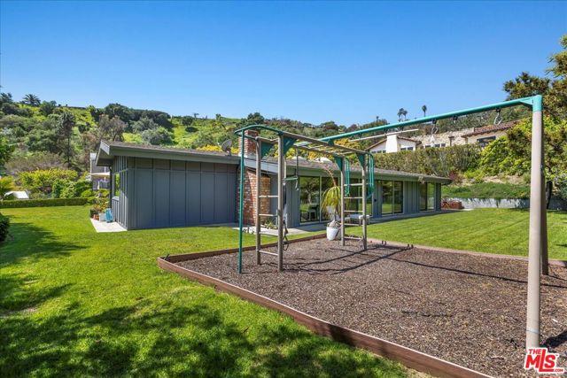 Drew Fenton | 16633 Bienveneda Place Pacific Palisades CA | MLS: 7170214