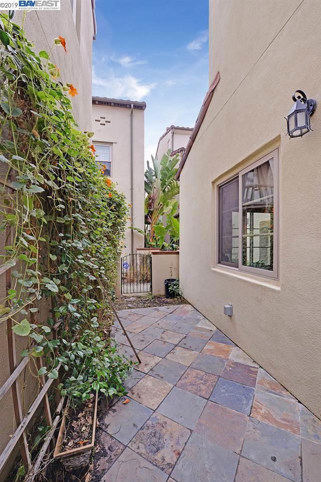 549 Ficus Ter, Fremont CA: https://media.crmls.org/mediaz/de83f80b-0fd2-4551-b2f2-012259dbfc70.jpg