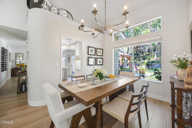 27220 Waterford Drive, Valencia CA: https://media.crmls.org/mediaz/de8435c9-8f97-461d-b95e-7def783bf20a.jpg
