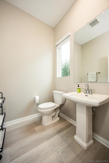 2097 Bluestone Cir, Chula Vista CA: https://media.crmls.org/mediaz/de85d337-0c06-4a19-a76a-833d6668d13b.jpg