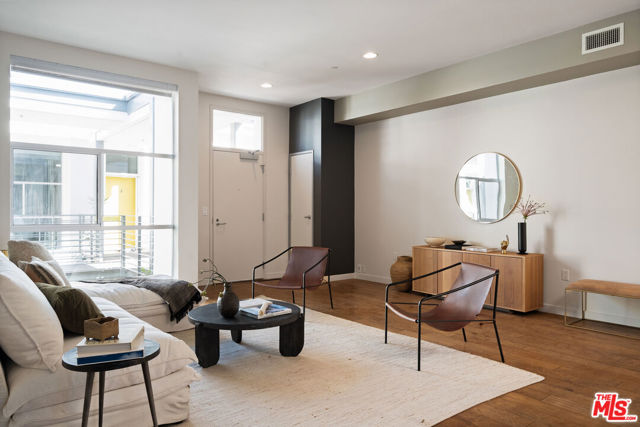 3119 Via Dolce, Marina del Rey CA: https://media.crmls.org/mediaz/de862d1d-dd3d-4d90-a3c1-adda0a6b9549.jpg