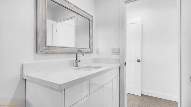 567 W Sunview Avenue, Palm Springs CA: https://media.crmls.org/mediaz/de86b7b4-bf6e-4ab1-b8aa-7f30f4e9e338.jpg