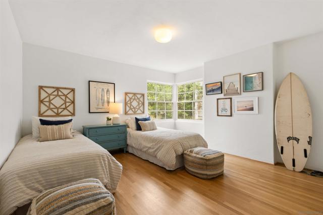 933 Rosecrans, San Diego CA: https://media.crmls.org/mediaz/de8708ff-6801-44f6-929d-ef6bbbae74c3.jpg