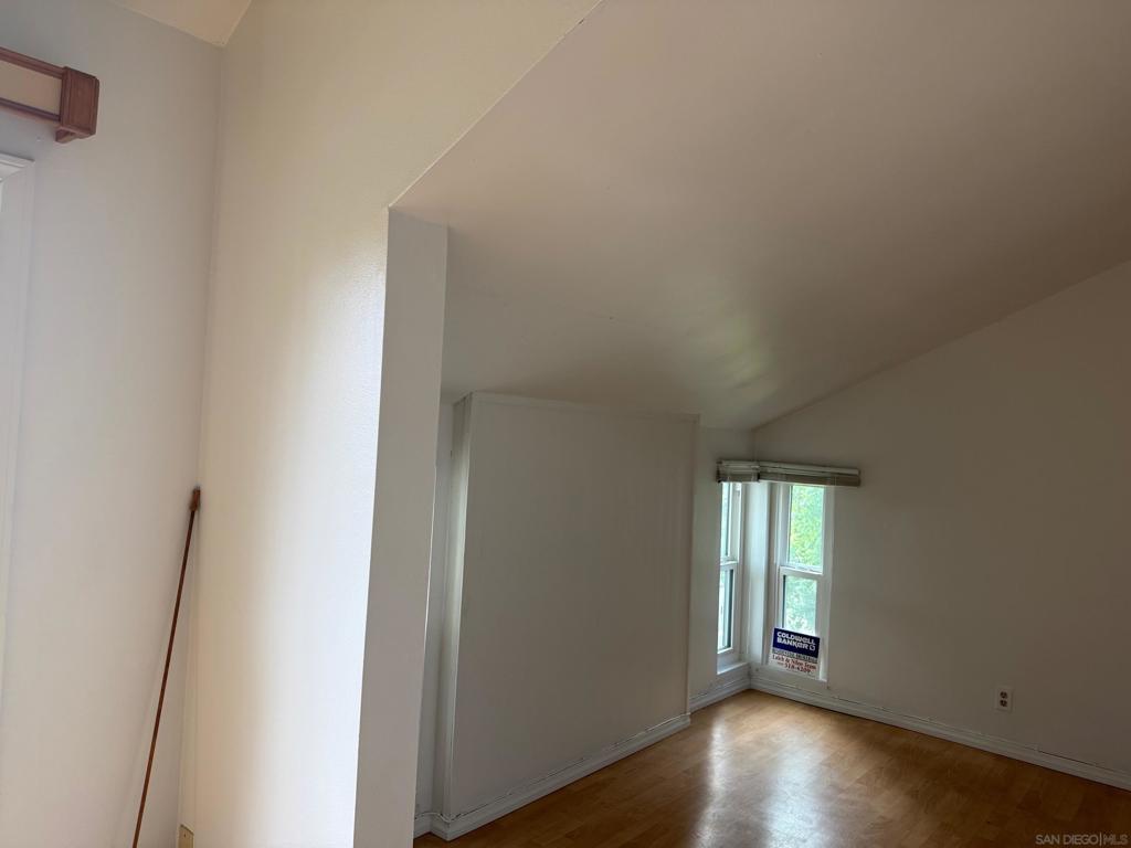 https://media.crmls.org/mediaz/de872770-70eb-47ef-8bce-5bf860de4de1.jpg?preset=X-Large