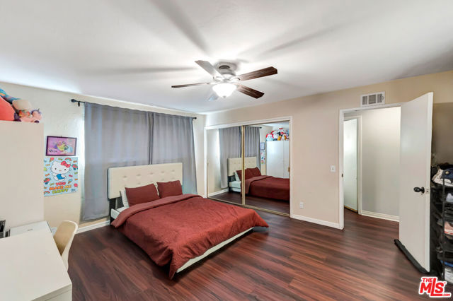 2425 Dusan Street, Simi Valley CA: https://media.crmls.org/mediaz/de880ca0-a61a-4c0c-84d2-881c26e72091.jpg