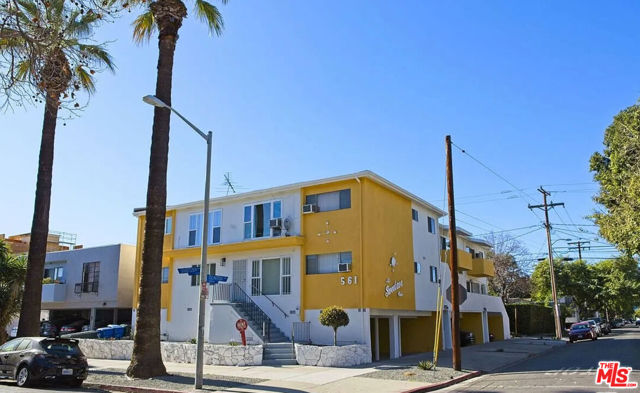 561 N Sweetzer Avenue, West Hollywood CA: https://media.crmls.org/mediaz/de88987c-8282-4e6c-843f-da42d0a59c90.jpg