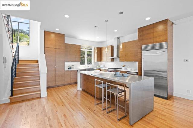 678 Clipper St, San Francisco CA: https://media.crmls.org/mediaz/de88daa8-5612-4c34-8ef3-fe916a468958.jpg