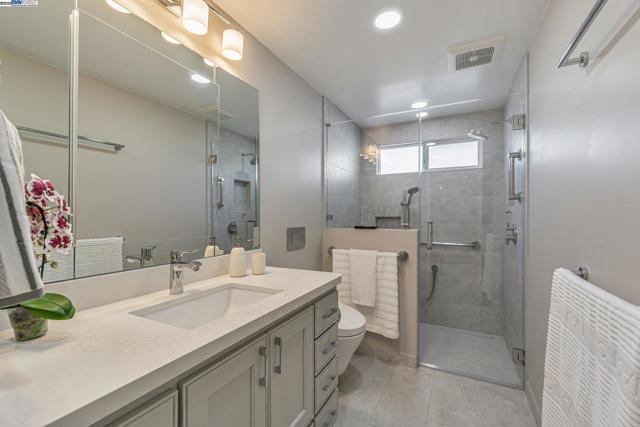 36 Barcelona Ct, Danville CA: https://media.crmls.org/mediaz/de891cc2-4769-4217-adfb-099d64d1623c.jpg