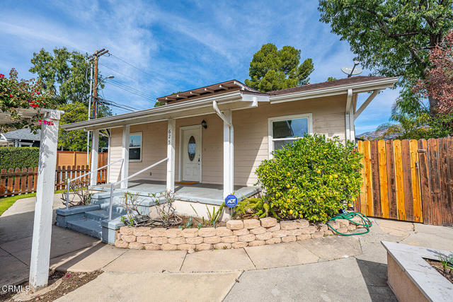 Detail Gallery Image 2 of 44 For 625 E Mountain St, Pasadena,  CA 91104 - 3 Beds | 1 Baths