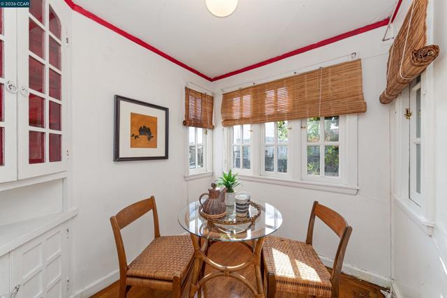 2600 55Th Ave, Oakland CA: https://media.crmls.org/mediaz/de895dd7-2b6c-498a-bf61-7ff5aad9382d.jpg