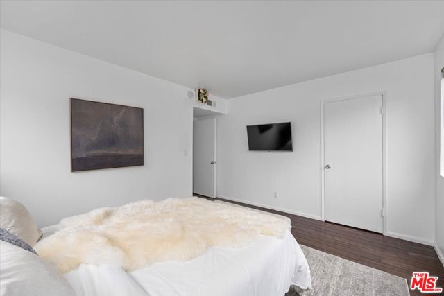 1101 Lincoln Boulevard, Santa Monica CA: https://media.crmls.org/mediaz/de895faa-91e3-4c3a-b17a-d80c95f5a762.jpg
