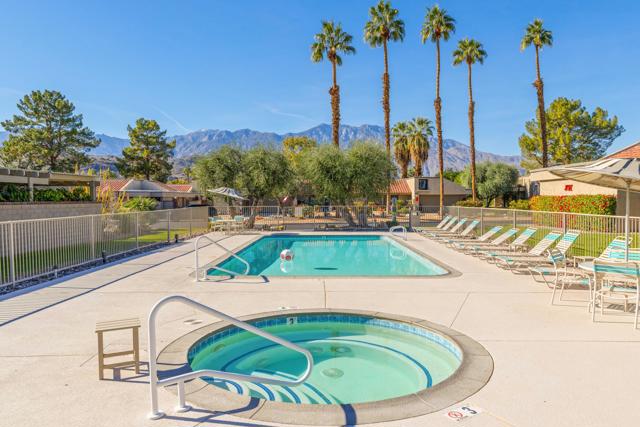 2910 Calle Loreto, Palm Springs CA: https://media.crmls.org/mediaz/de8a3a94-7618-4ec0-8996-8eba5a19fad8.jpg