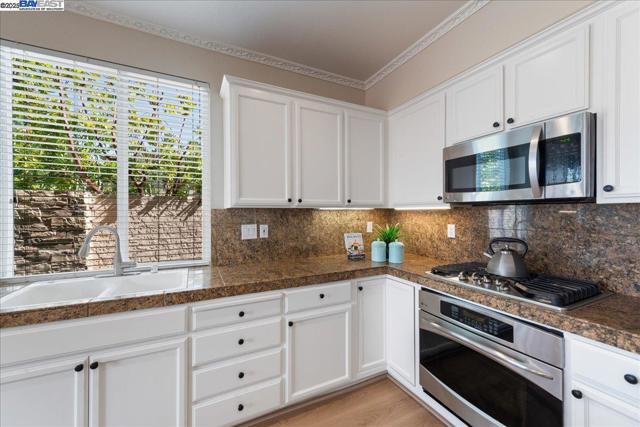 5200 N Forestdale Cir, Dublin CA: https://media.crmls.org/mediaz/de8a99fa-70d2-4ac7-9501-6424a0fd4a2c.jpg