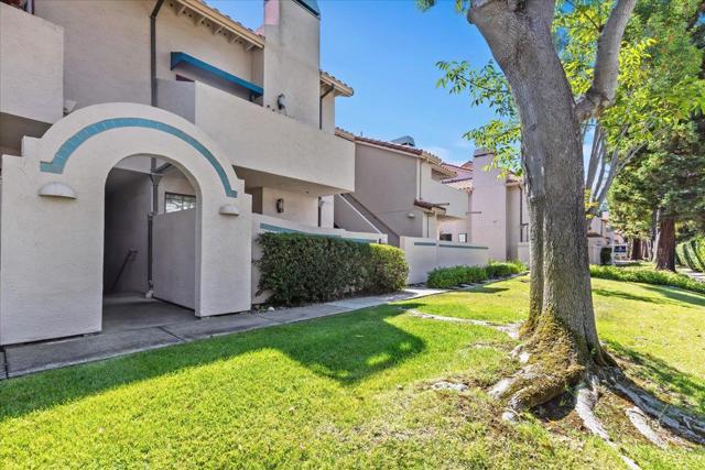 10203 Nile Drive, Cupertino CA: https://media.crmls.org/mediaz/de8aff73-5ee2-453b-ade2-addb304dd203.jpg