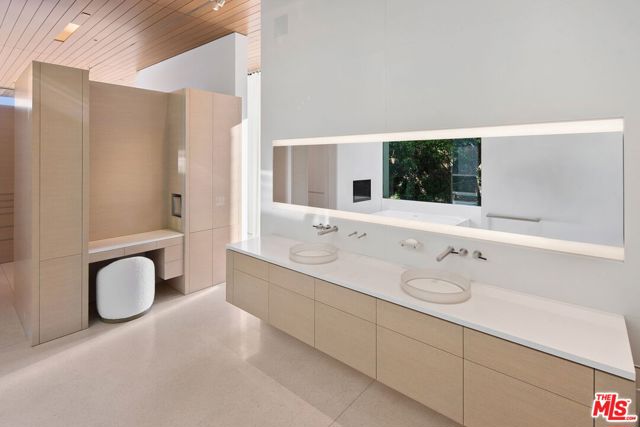 1430 Sunset Plaza Drive, Los Angeles CA: https://media.crmls.org/mediaz/de8b7afb-9280-483b-97e2-cacf97409cc0.jpg