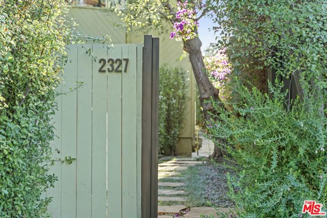 2329 Manning Avenue, Los Angeles CA: https://media.crmls.org/mediaz/de8b95ae-9fce-49a2-86c9-78c1f4c4d7bc.jpg