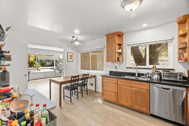 12 Church Street, Mountain View CA: https://media.crmls.org/mediaz/de8bb623-4b8a-4e20-806a-5b5b96a66676.jpg
