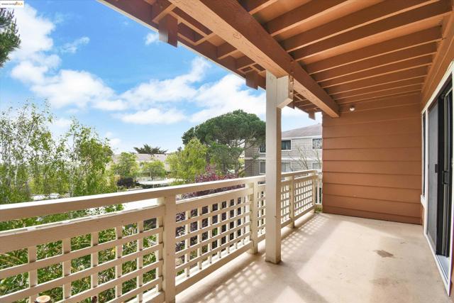 805 Red Leaf Court, San Francisco CA: https://media.crmls.org/mediaz/de8c6531-0259-4748-965b-b573902e0130.jpg