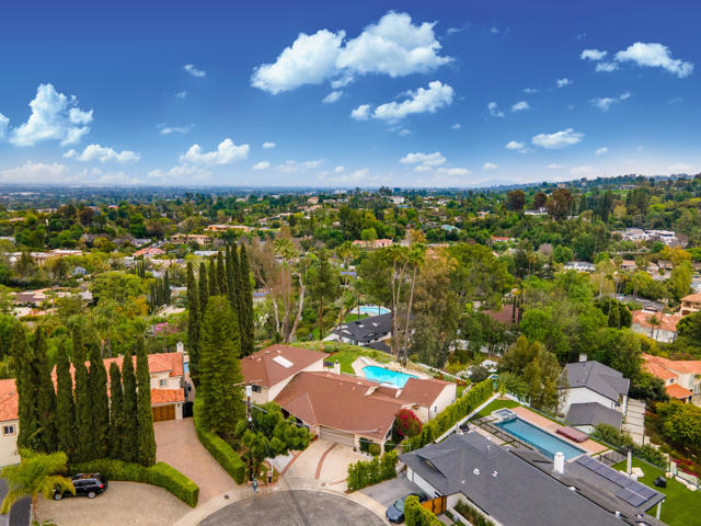 5324 Felice Place, Woodland Hills CA: https://media.crmls.org/mediaz/de8c9aa5-54d1-4ea8-ae58-f95196409394.jpg