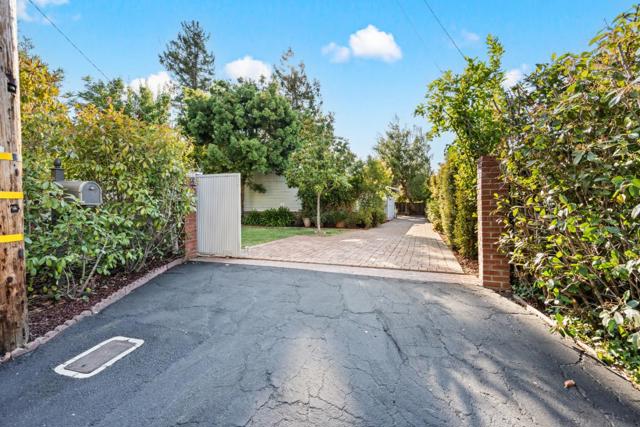 332 Camino Al Lago, Menlo Park CA: https://media.crmls.org/mediaz/de8cee88-861b-4ff3-b397-46980865efed.jpg