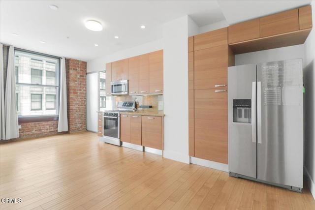 460 S Spring Street, Los Angeles CA: https://media.crmls.org/mediaz/de8d7a66-14df-4067-a0f6-218d8eca13ba.jpg
