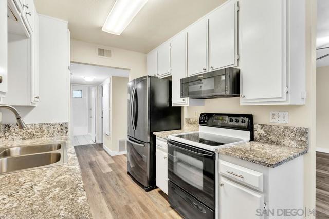 450 W Vermont Ave 105, Escondido CA: https://media.crmls.org/mediaz/de8dbfb5-2396-47ad-bbd6-0f1688f2ff54.jpg