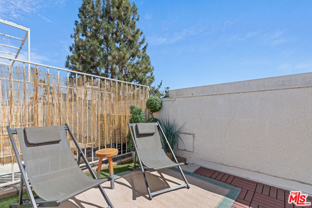 3743 S Canfield Avenue, Los Angeles CA: https://media.crmls.org/mediaz/de8ddcea-12f3-49e1-b004-d0a414c2e10f.jpg