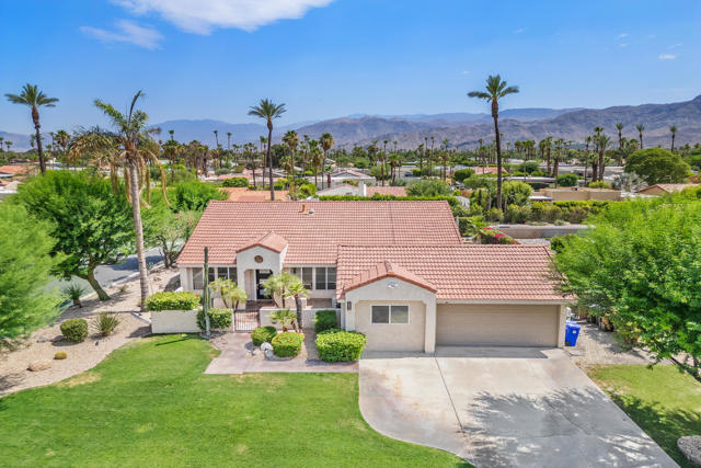 70920 Ironwood Drive, Rancho Mirage CA: https://media.crmls.org/mediaz/de8e041d-01fe-4269-990c-acbb54ea3edc.jpg