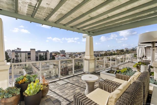 850 Beech St, San Diego CA: https://media.crmls.org/mediaz/de8e1d3f-1692-44b1-b917-716d06b0469e.jpg