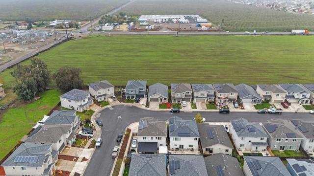 683 Granada Court, Merced CA: https://media.crmls.org/mediaz/de8ebe94-14a6-439b-b48a-06d663cfeefa.jpg