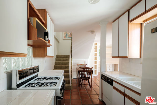 1030 N La Jolla Avenue, West Hollywood CA: https://media.crmls.org/mediaz/de8f160e-381f-4614-b348-87eed5c9c9b8.jpg