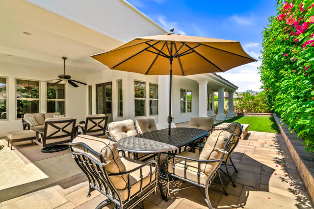 76158 Via Montelena, Indian Wells CA: https://media.crmls.org/mediaz/de8f3200-c4cb-48d6-bd1e-1c62fd3721d6.jpg