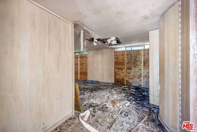 11287 Chalon Road, Los Angeles CA: https://media.crmls.org/mediaz/de8f4a98-e0bc-4204-82bc-c96db393ba73.jpg