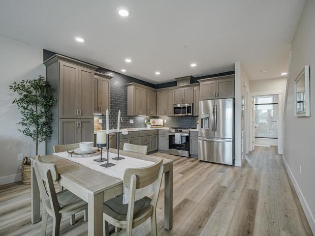 121 Aptos Village Way, Aptos CA: https://media.crmls.org/mediaz/de9005d6-2c3c-4740-a70f-127bbe9ac929.jpg