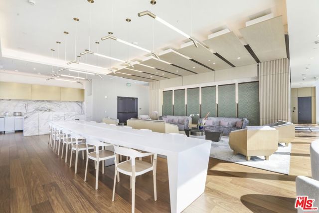 889 Francisco Street, Los Angeles CA: https://media.crmls.org/mediaz/de903635-a4ae-442b-b10f-0d3679c0126f.jpg