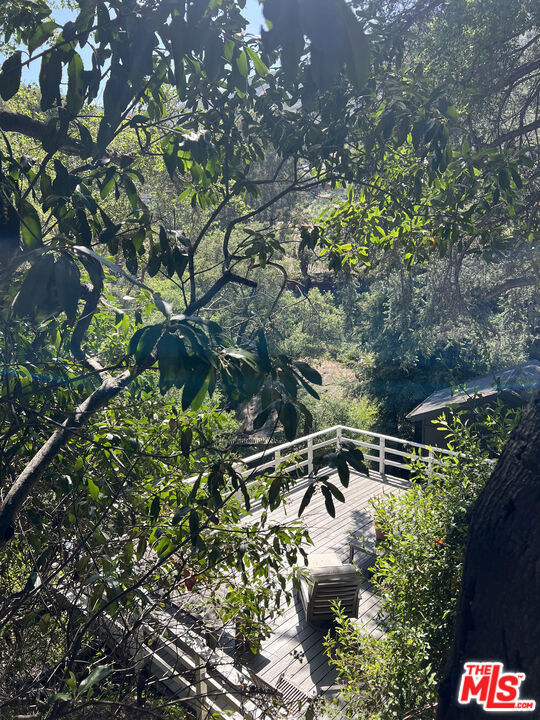 https://media.crmls.org/mediaz/de905fe5-ab3f-4e2b-9db6-a7a0c4eec112.jpg?preset=X-Large