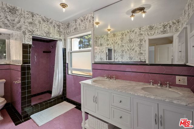 504 24Th Street, Santa Monica CA: https://media.crmls.org/mediaz/de9187f2-b9d2-4261-9e70-e913f7aa58c9.jpg