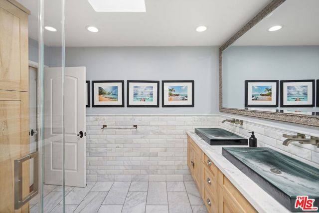 5324 Irvine Avenue, Valley Village CA: https://media.crmls.org/mediaz/de91e428-ac3a-4d6c-b3f3-485613a62911.jpg