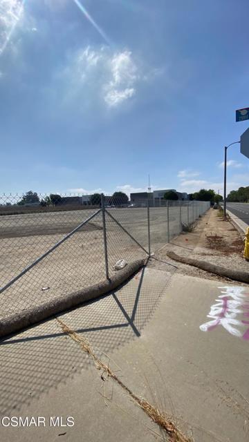 2300 Latigo Avenue, Oxnard CA: https://media.crmls.org/mediaz/de92298d-acee-4095-b5ae-01748a596093.jpg