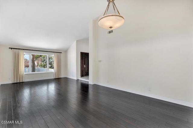 4183 Churchill Drive, Newbury Park CA: https://media.crmls.org/mediaz/de9356fe-7f83-4dd0-97e0-2436c0166867.jpg