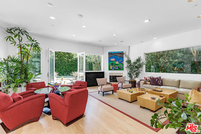 222 Avondale Avenue, Los Angeles CA: https://media.crmls.org/mediaz/de9375ec-793d-4270-82a4-b20157672031.jpg