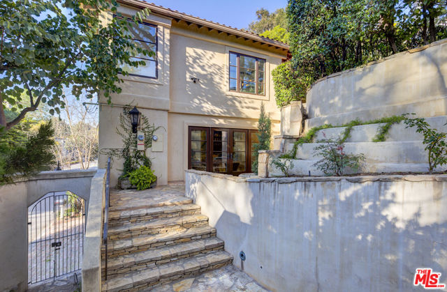 2880 NICHOLS CANYON Road, Los Angeles CA: https://media.crmls.org/mediaz/de93af74-9c1a-4f5b-a4c7-3aba43244b5d.jpg