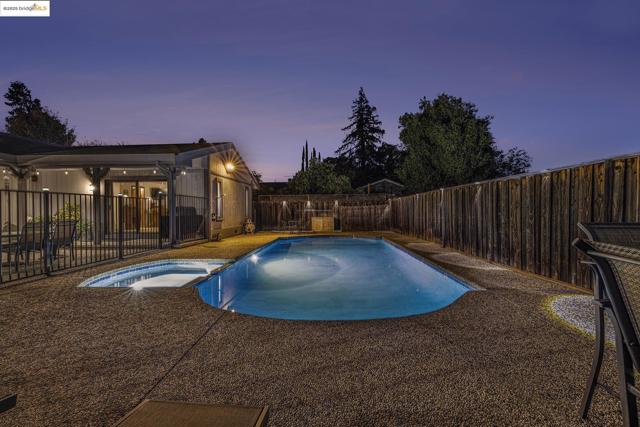 3622 Delancey Ln, Concord CA: https://media.crmls.org/mediaz/de940cea-3c7e-493a-88ef-3d208ef6fac7.jpg