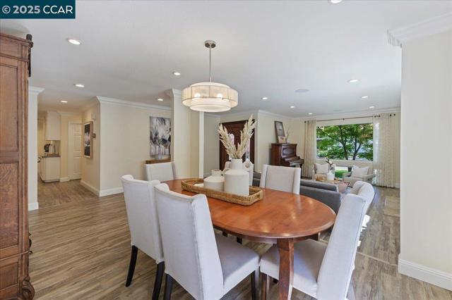 9461 Thunderbird Pl, San Ramon CA: https://media.crmls.org/mediaz/de950545-21be-4178-86c4-dd6262e69549.jpg
